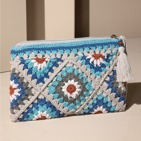 Handmade Granny Square Crochet Tile Pouch/ Clutch/ wristlet in Periwinkle blue - Picture 3 of 14